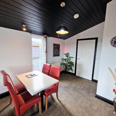 Ochil 9 With Private Hot Tub - Fife - Loch Leven - Lomond Hills - Pet Friendly Villa Kelty Екстериор снимка