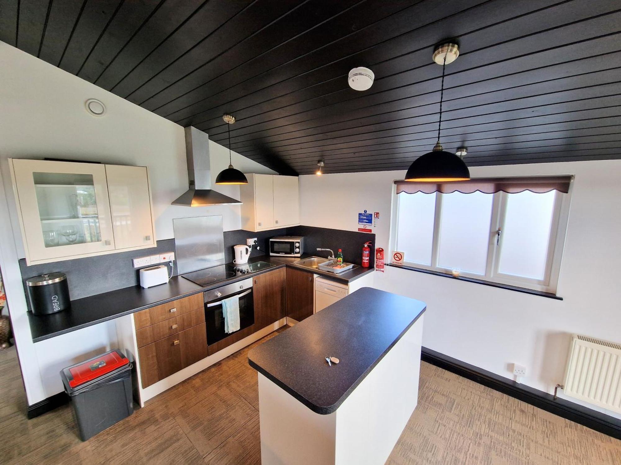 Ochil 9 With Private Hot Tub - Fife - Loch Leven - Lomond Hills - Pet Friendly Villa Kelty Екстериор снимка