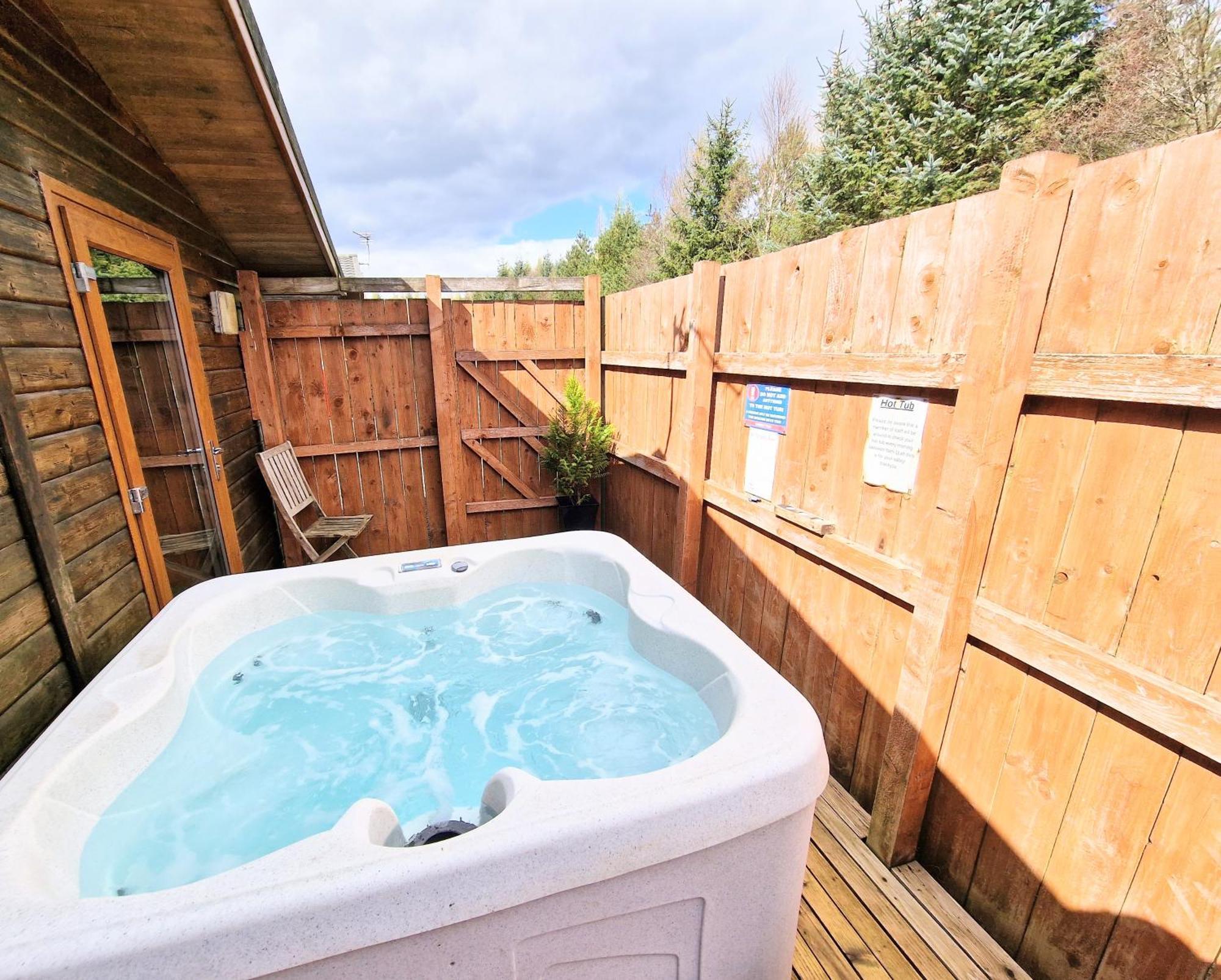 Ochil 9 With Private Hot Tub - Fife - Loch Leven - Lomond Hills - Pet Friendly Villa Kelty Екстериор снимка