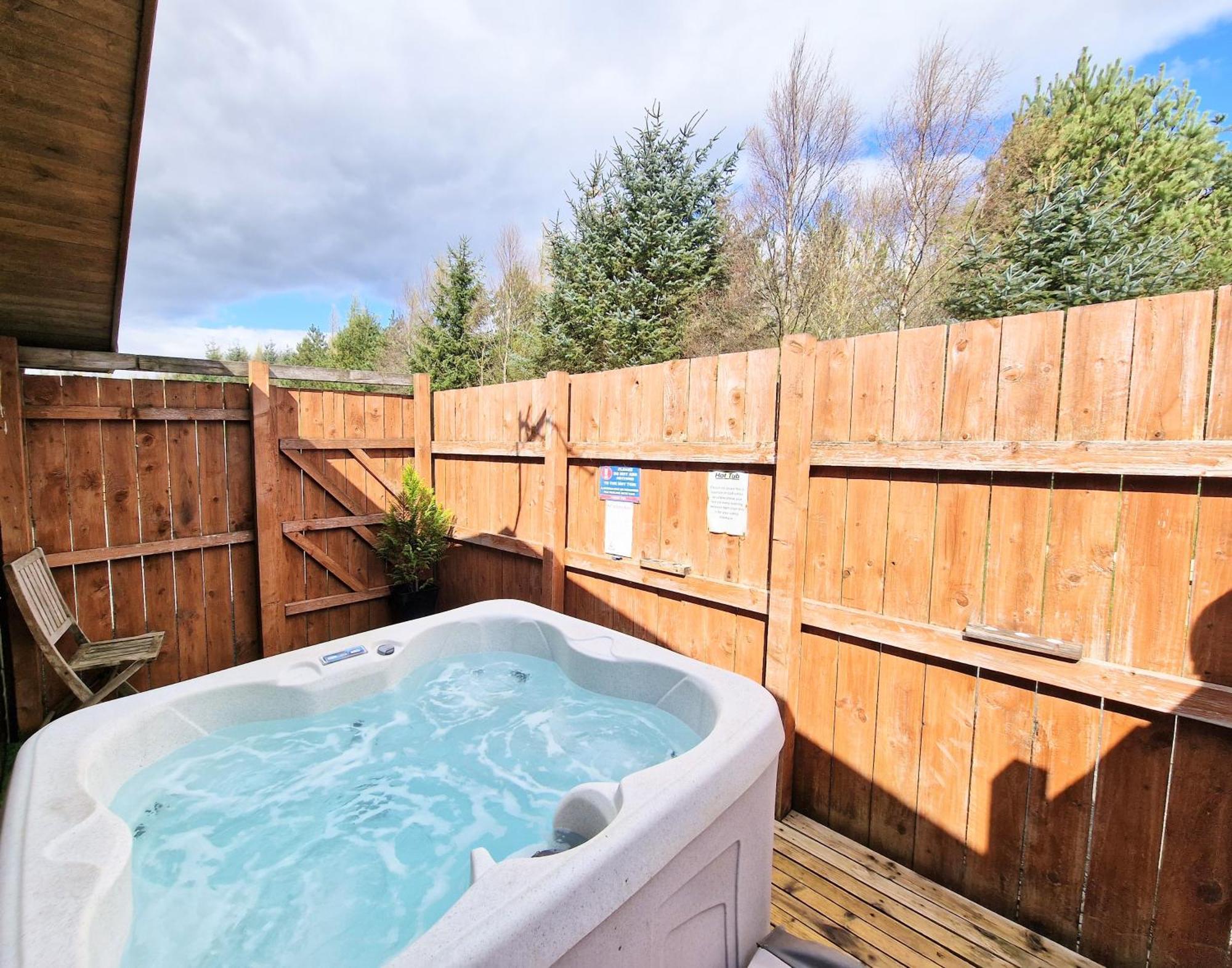 Ochil 9 With Private Hot Tub - Fife - Loch Leven - Lomond Hills - Pet Friendly Villa Kelty Екстериор снимка