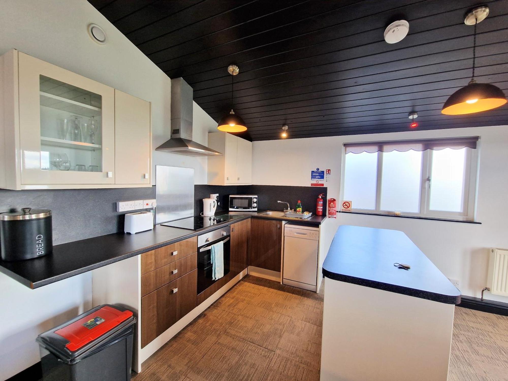 Ochil 9 With Private Hot Tub - Fife - Loch Leven - Lomond Hills - Pet Friendly Villa Kelty Екстериор снимка